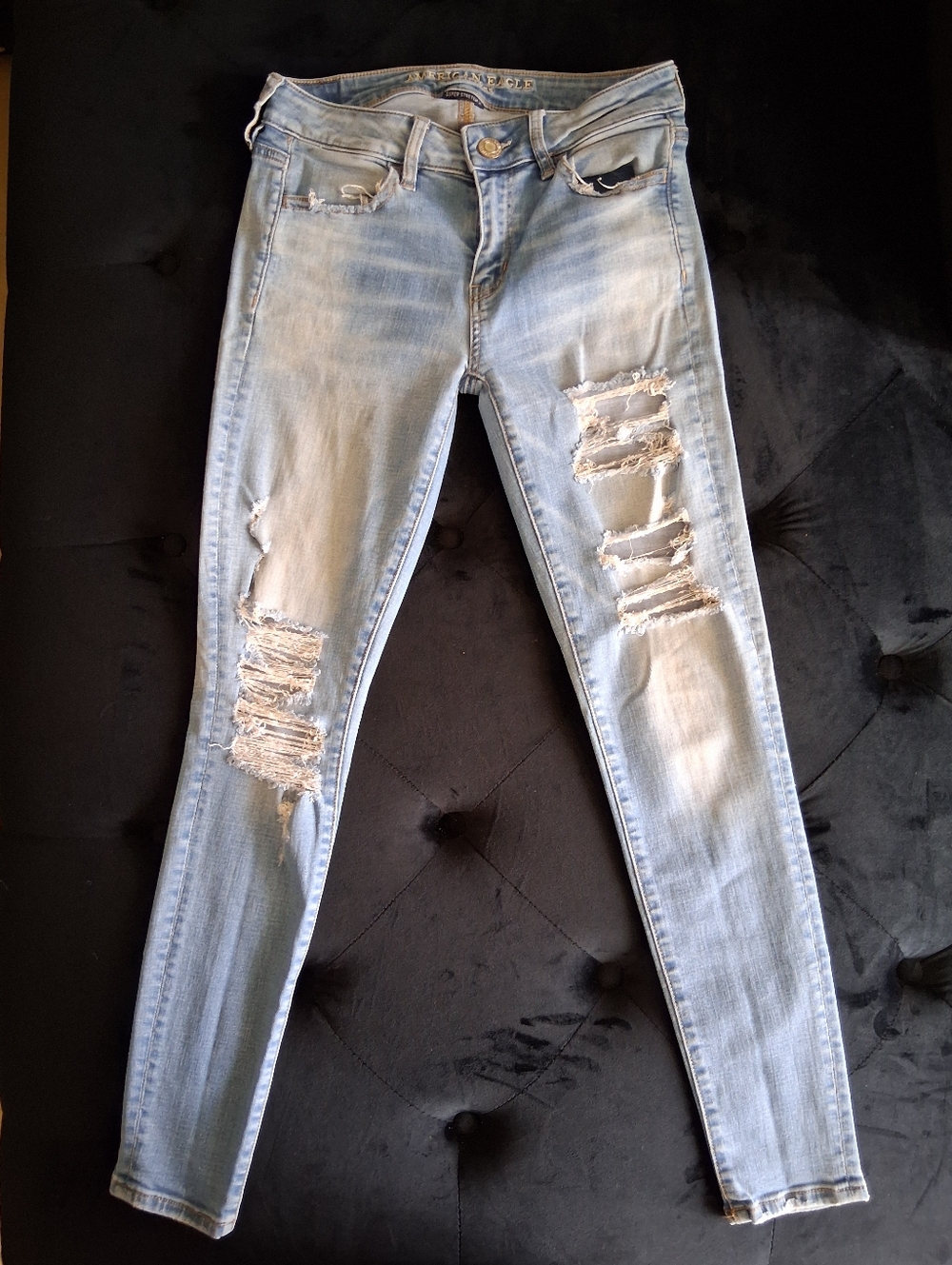 American Eagle Outfitters Light Blue Distressed Women's Skinny Jeans